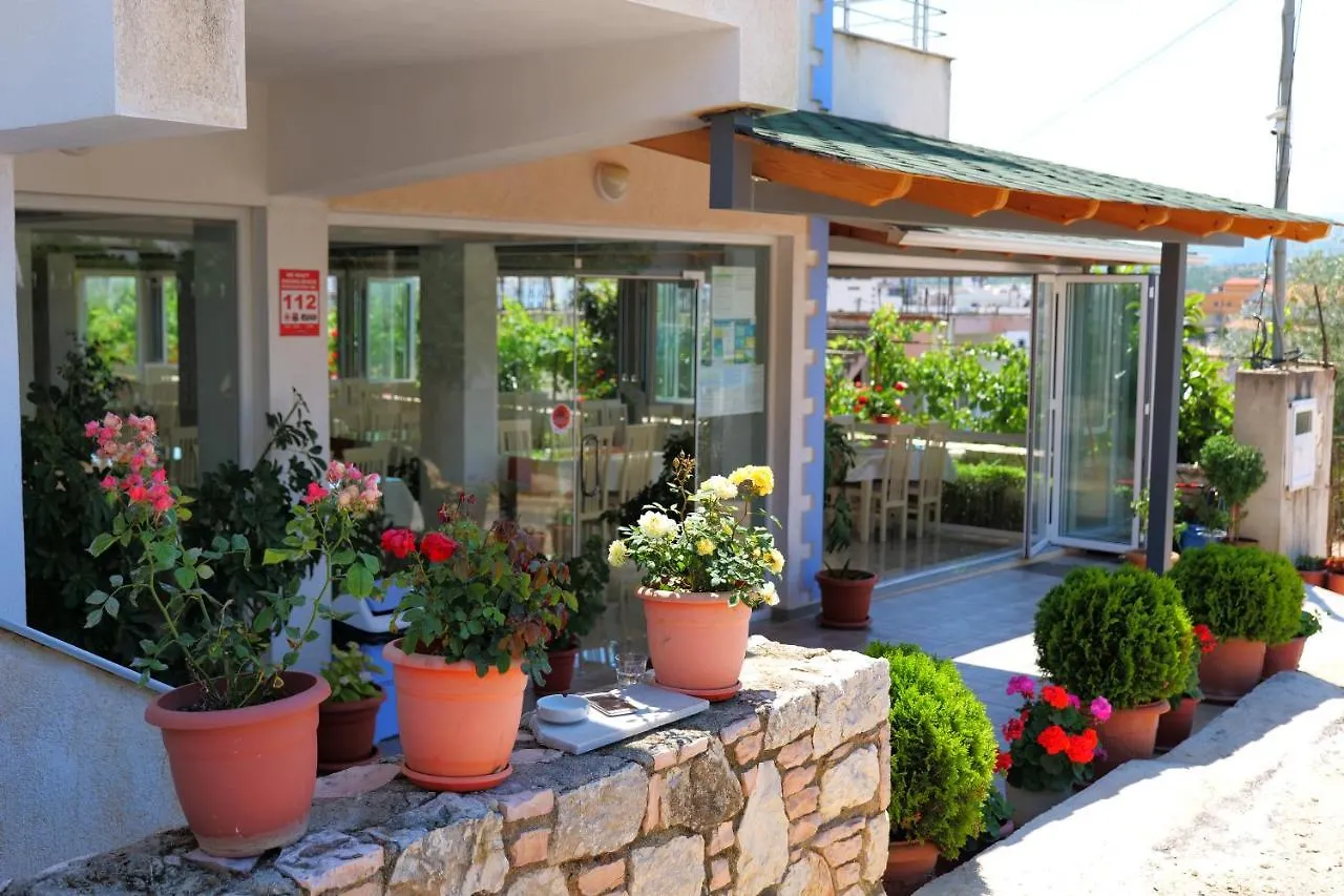 Aleksander Aparthotel Ksamil 3*,  Albania