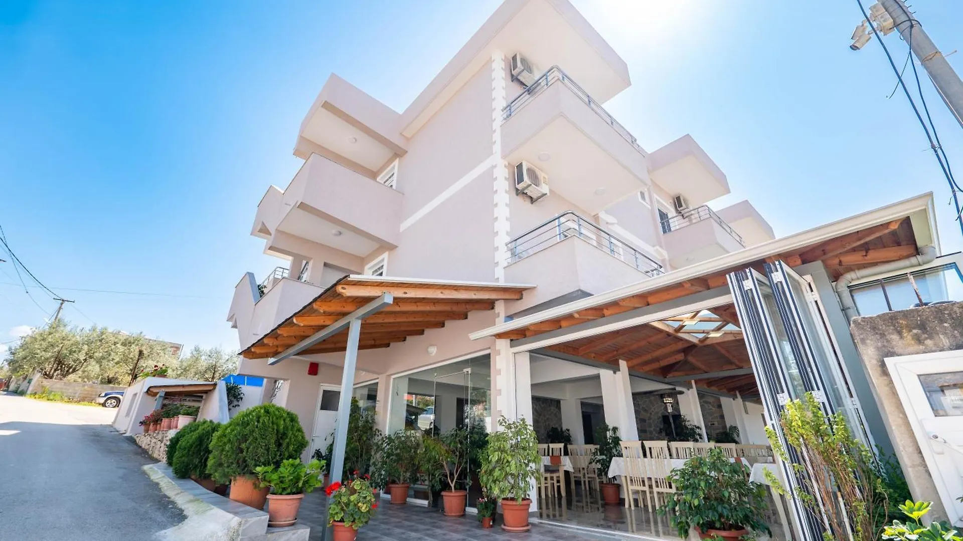 Aleksander Aparthotel Ksamil
