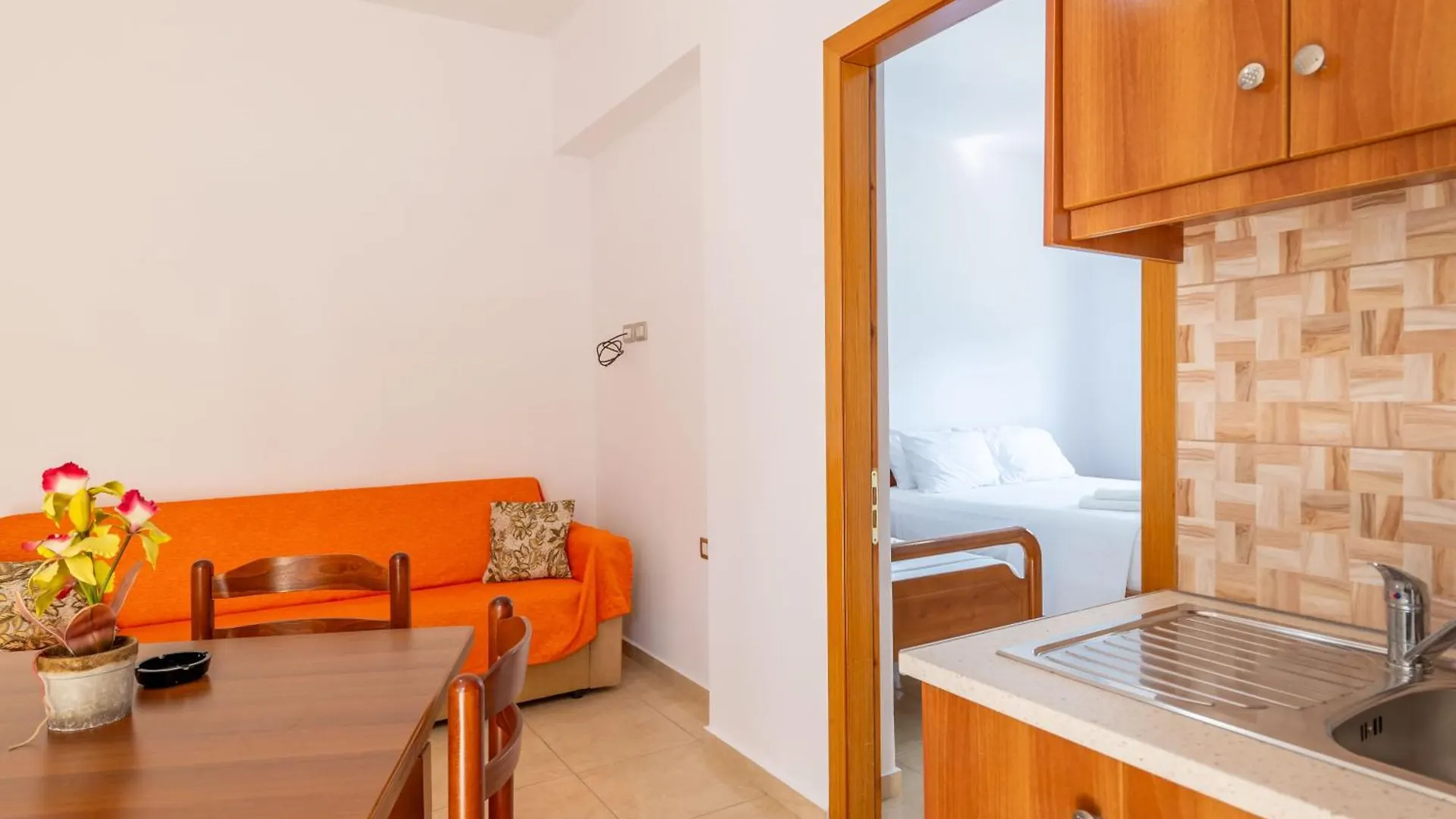 Aleksander Aparthotel Ksamil