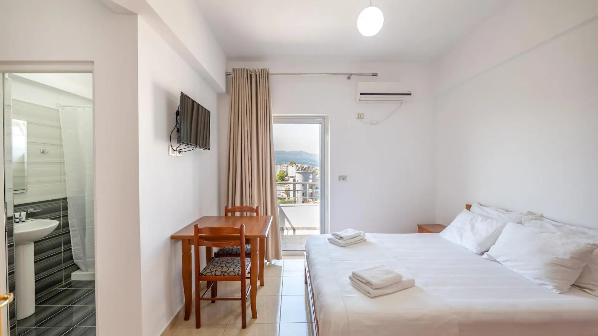 Aleksander Aparthotel Ksamil
