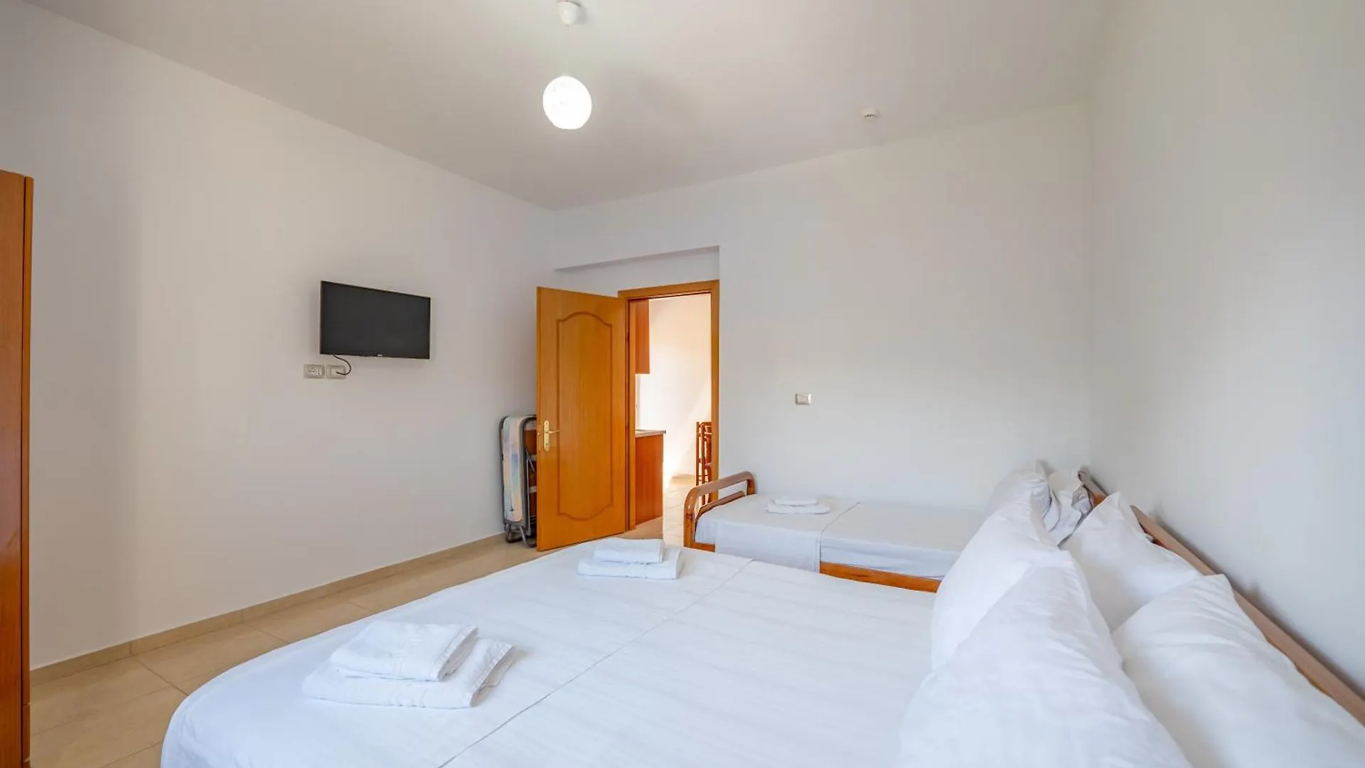 Aleksander Aparthotel Ksamil 3*,