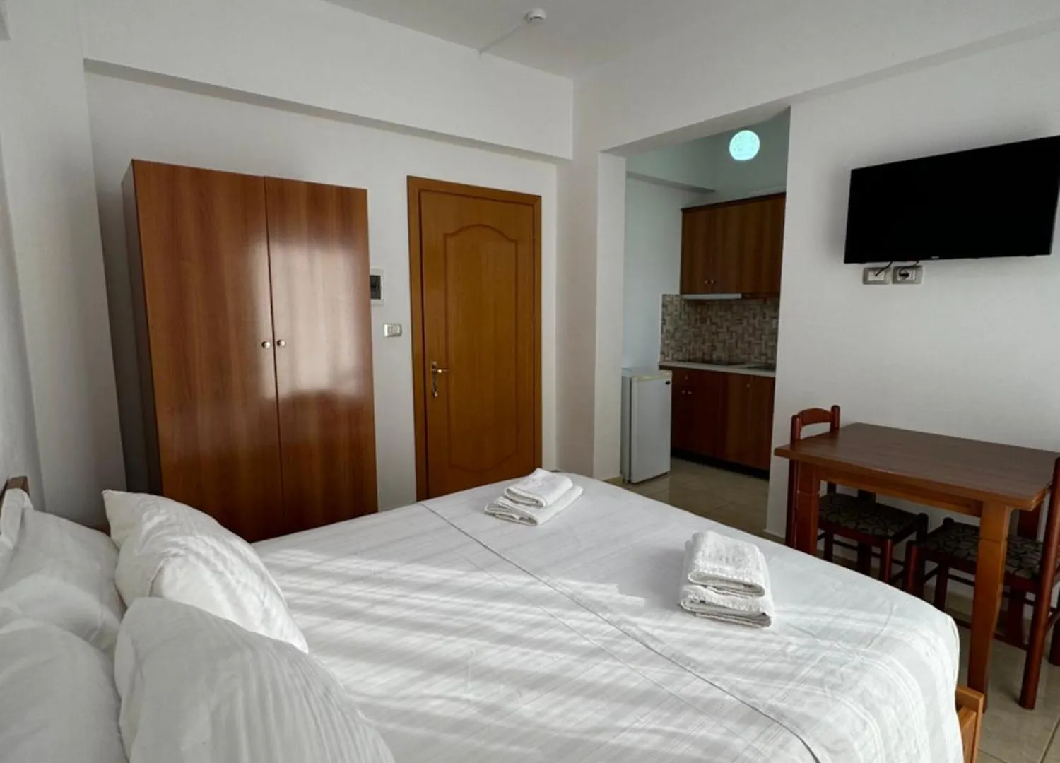 Aleksander Aparthotel Ksamil 3*,